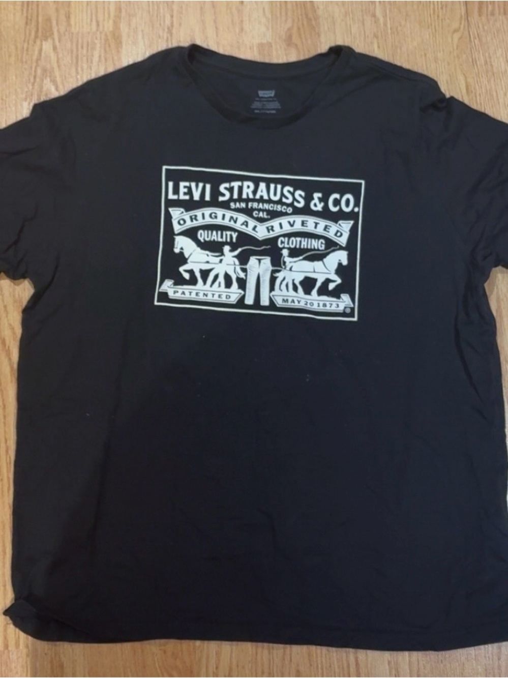 Levi's Black Short-Sleeve Tee with White Logo Patch